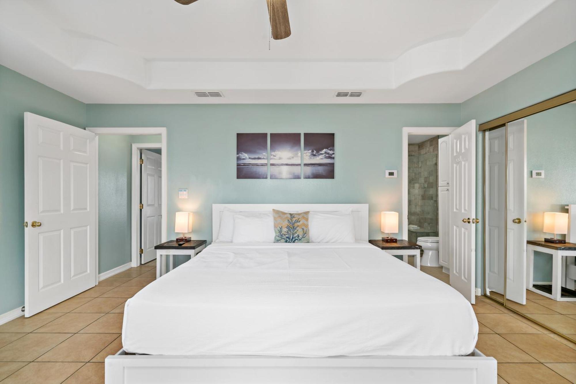 Island Escape & Huisache Townhome South Padre Island Room photo