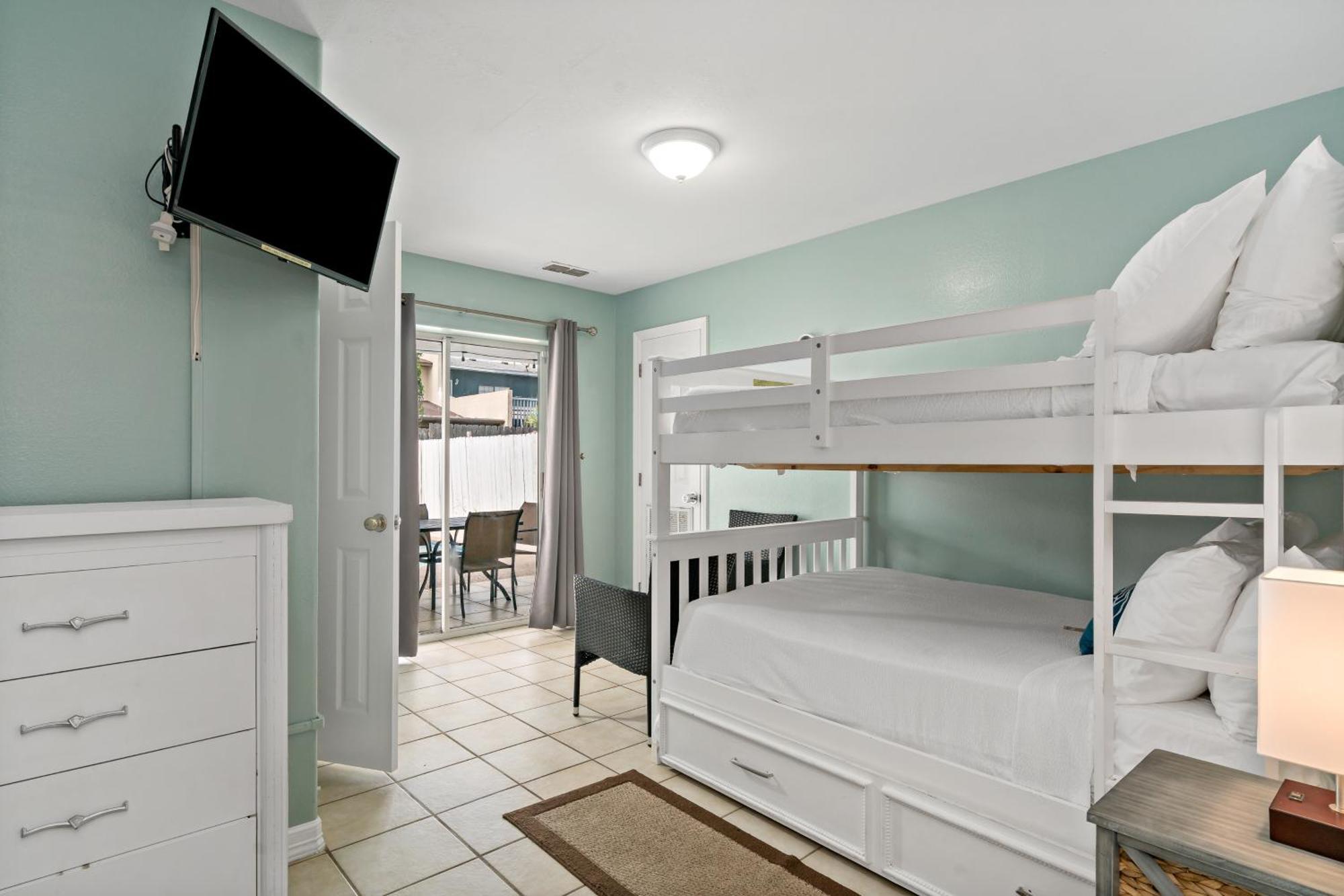 Island Escape & Huisache Townhome South Padre Island Room photo